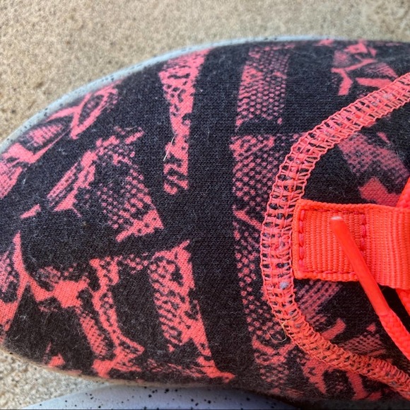 Nike iD Roshe One Running Athletic Shoe Pink Black - Picture 4 of 7